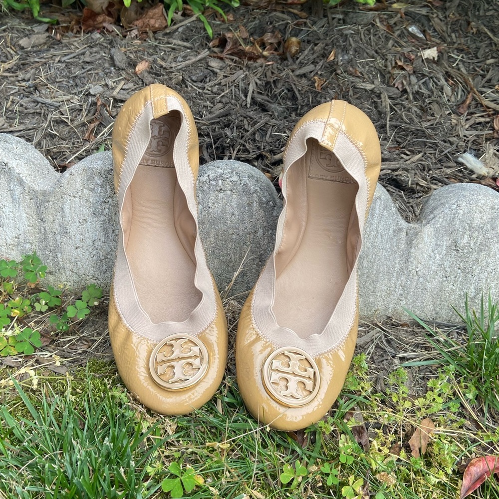 Tory Burch Patent Leather Balllerina Flats- Beige/Ceam